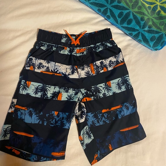 Joe Fresh Boys' Board Shorts- 2 Boys Swim/$18 - Picture 3 of 4